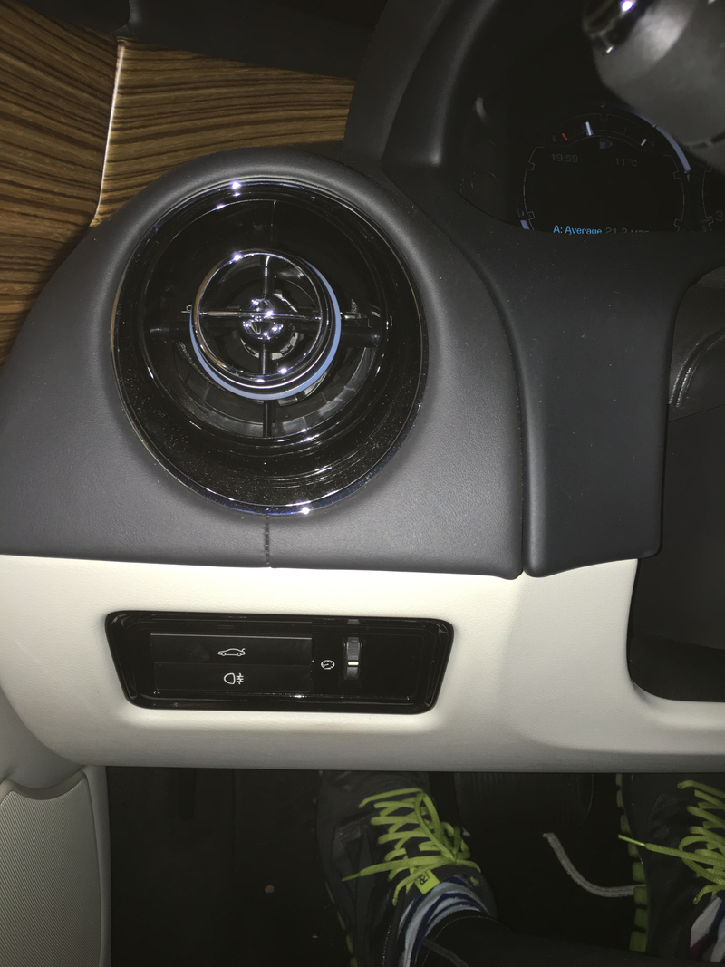 Many flagship luxury sedans have power rear lids. I’m not sure if this is normal, but Jag’s interior release button only opens. To close, you must press the button on the inner boot lid. Even the exterior release button at the rear serves only to open it.